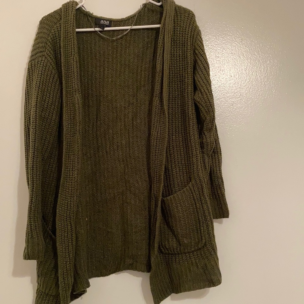 Green swear with pockets